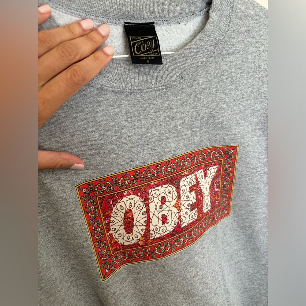 Obey crewneck